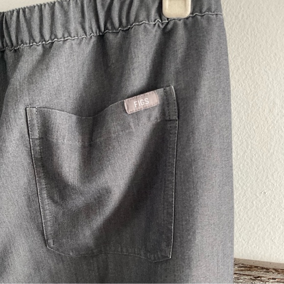 FIGS Technical Collection gray scrub pants size Large (H1) - Picture 4 of 6